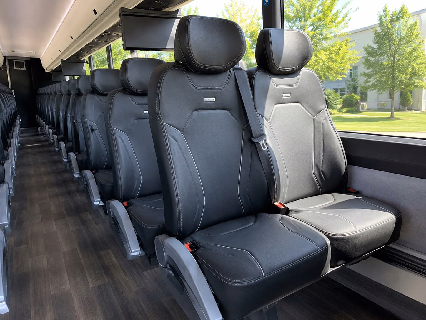 booking airport transfers for out of town wedding guests arriving at jfk lga or ewr has never been easier